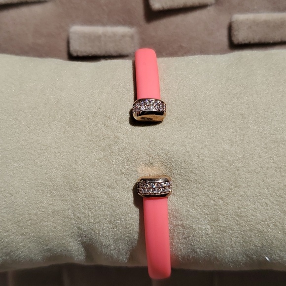 fuchsia pink rubber bracelets with silver - Picture 5 of 5